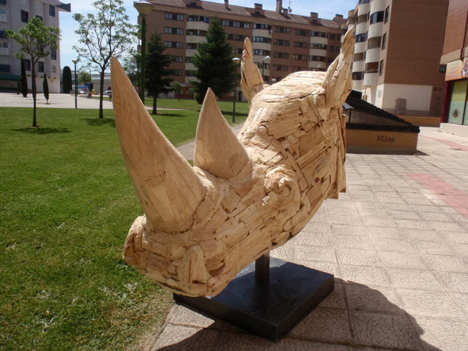 rhinocerotidae |Escultura de saiz manrique | Compra arte en Flecha.es