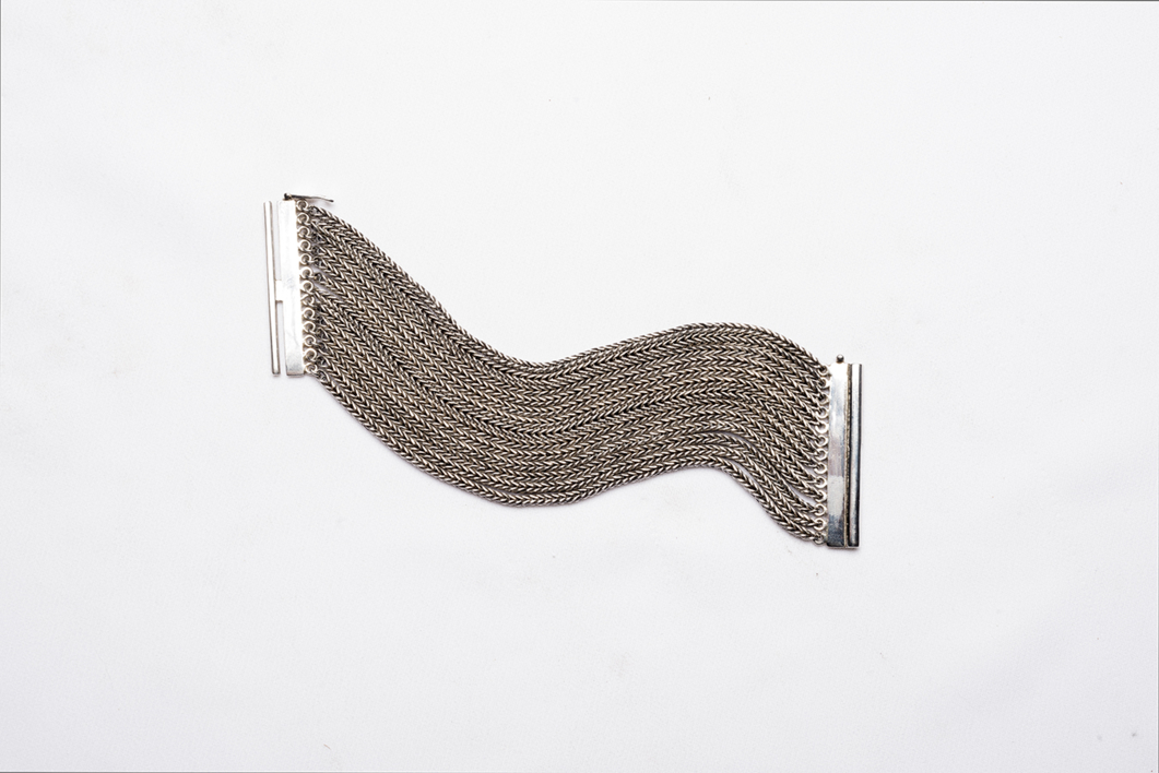 Cuerdas de plata |Joyería de Ester Ventura | Compra arte en Flecha.es