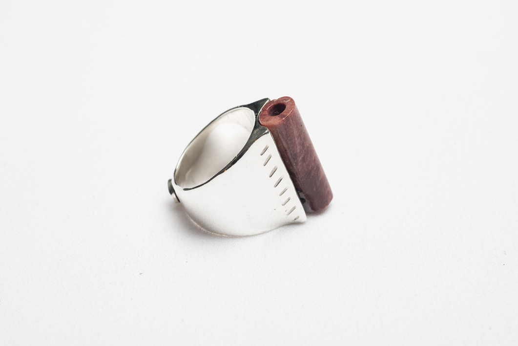 Anillo de plata 950 y Spóndylus morado |Joyería de Ester Ventura | Compra arte en Flecha.es