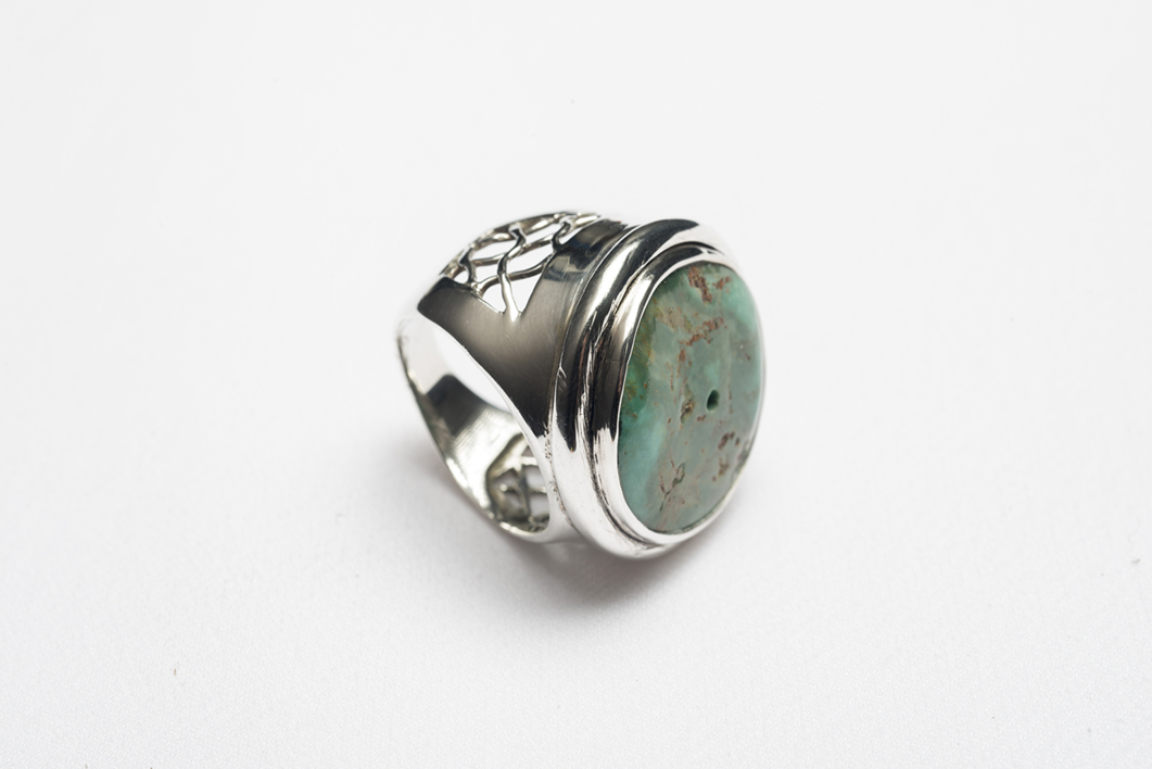 Anillo de plata 950 y turquesa | Joyería de Ester Ventura | Compra arte en Flecha.es