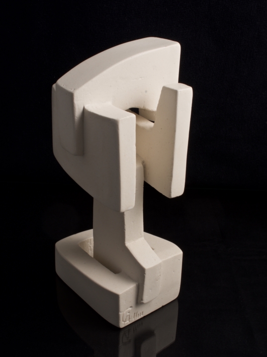 Estudio Minimalista Humano. | Escultura de Manolo Llaca "Cepo" | Compra arte en Flecha.es