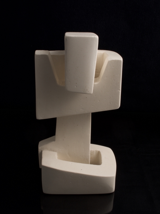 Estudio Minimalista Humano. | Escultura de Manolo Llaca "Cepo" | Compra arte en Flecha.es
