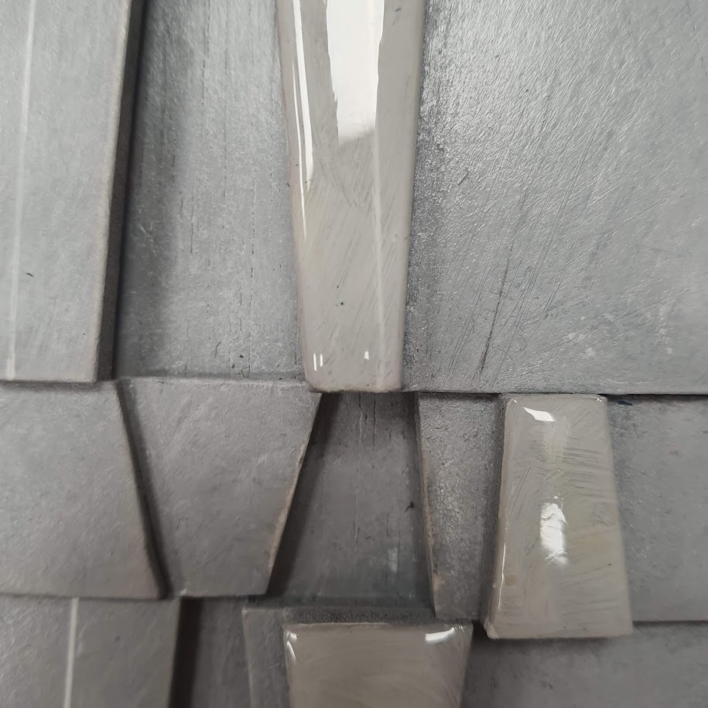 PARTICULAS GRIS CLARO | Escultura de pared de JUAN NIUBO | Compra arte en Flecha.es