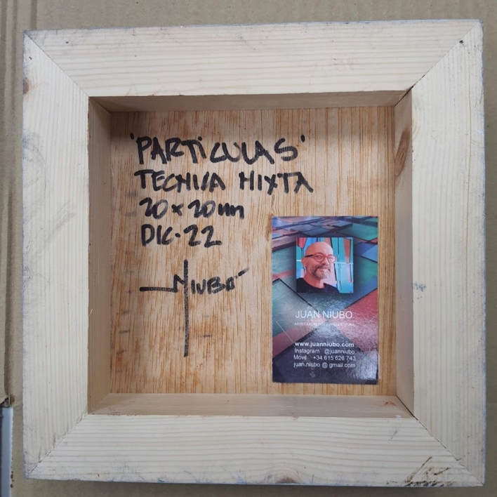 PARTICULAS GRIS CLARO | Escultura de pared de JUAN NIUBO | Compra arte en Flecha.es