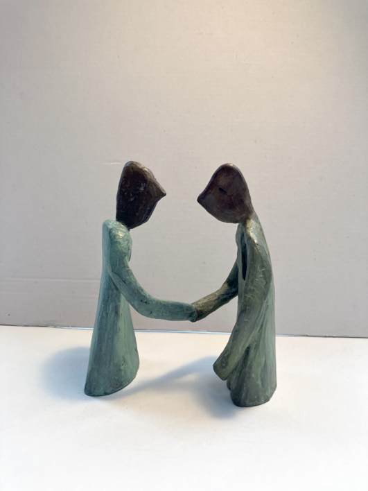 Mucho gusto. El gusto es mío. Serie Saludos. | Escultura de Ana Valenciano | Compra arte en Flecha.es