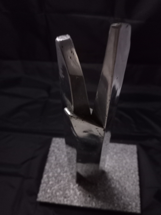 Torre plegada | Escultura de Pablo Urruti | Compra arte en Flecha.es