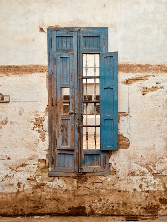 Ventana Embarrada |Fotografía de Federico Oria | Compra arte en Flecha.es