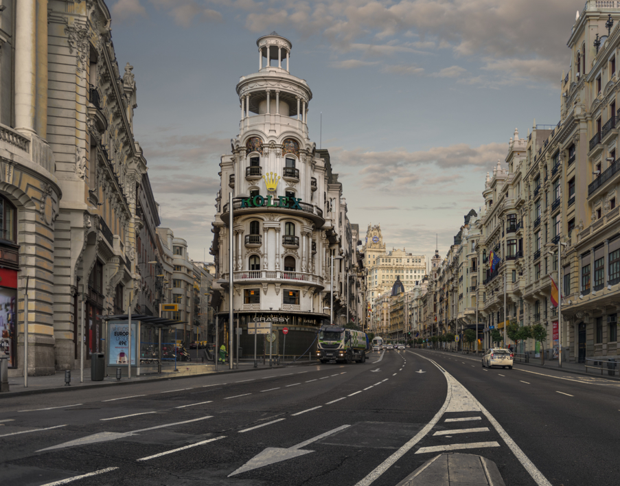 Gran Vía domingo por la mañana |Fotografía de Leticia Felgueroso | Compra arte en Flecha.es