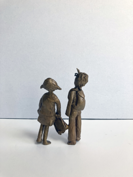 Mira, una Columba Alba.  Serie Grupo de chavales | Escultura de Ana Valenciano | Compra arte en Flecha.es