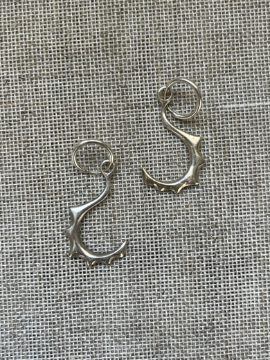 Pendientes anzuelo plata|JoyeríadeLoiz Jewelry| Compra arte en Flecha.es